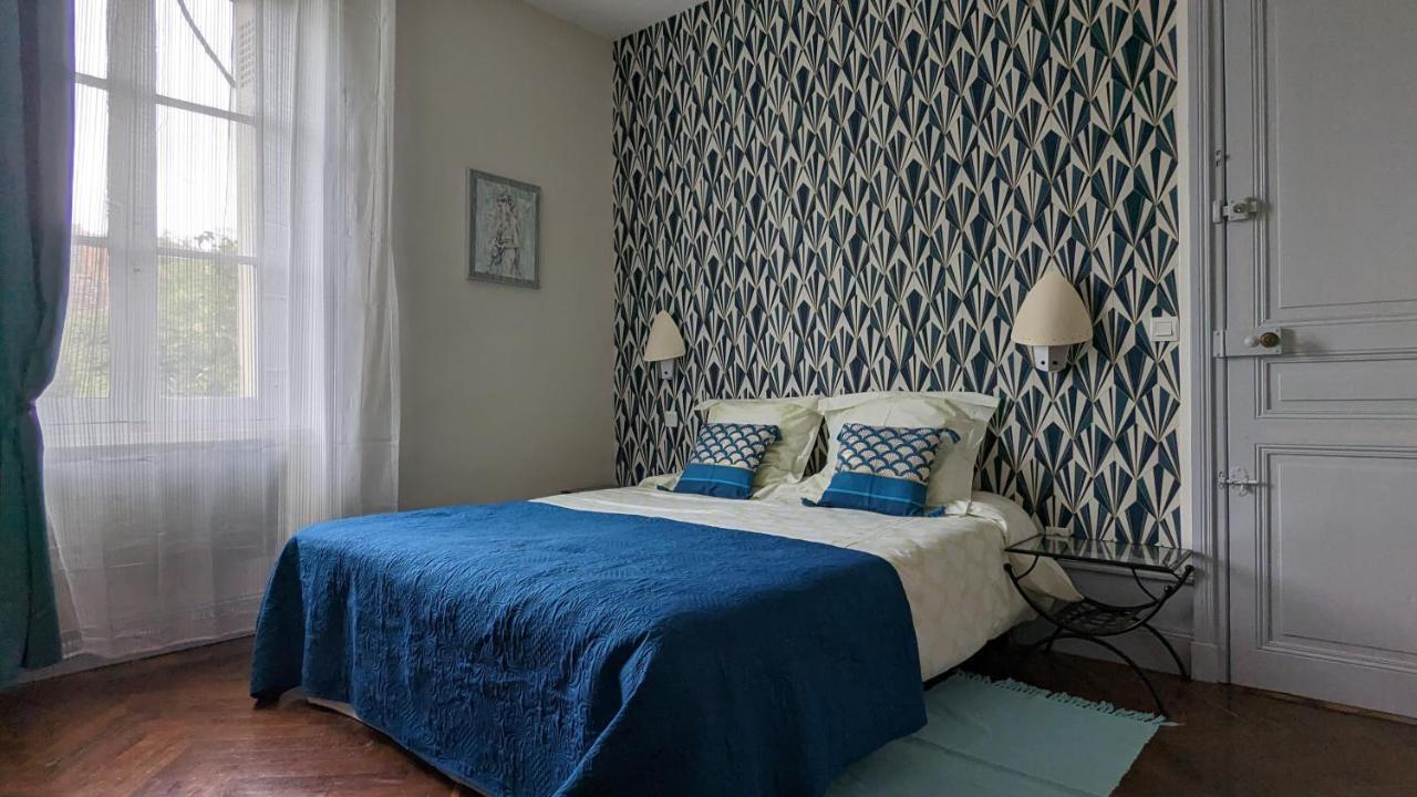 Le Jardin Des Lys - Chambre D'Hote Ou Appartement La Roche-Posay Luaran gambar